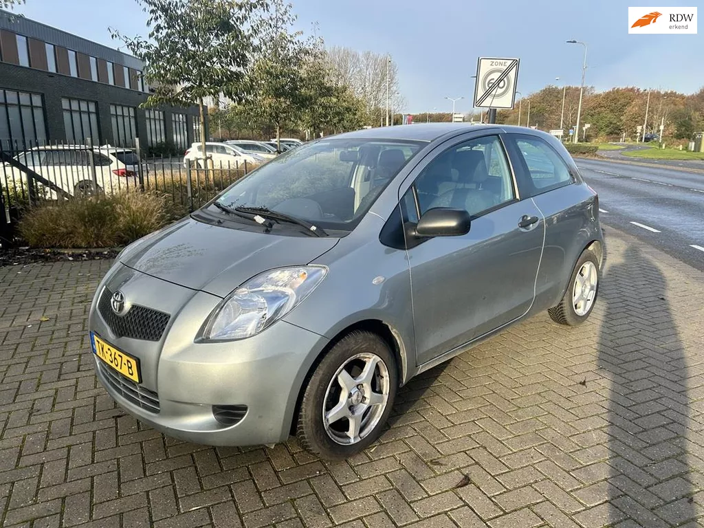 Toyota Yaris 1.3 VVTi Terra 2007! AIRCO! Zeer nette auto!