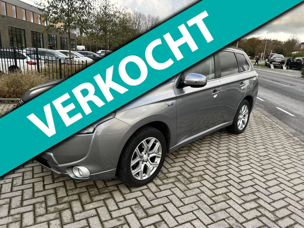 Mitsubishi Outlander 2.0 PHEV Instyle+ 2014! 4WD NAVI Camera!
